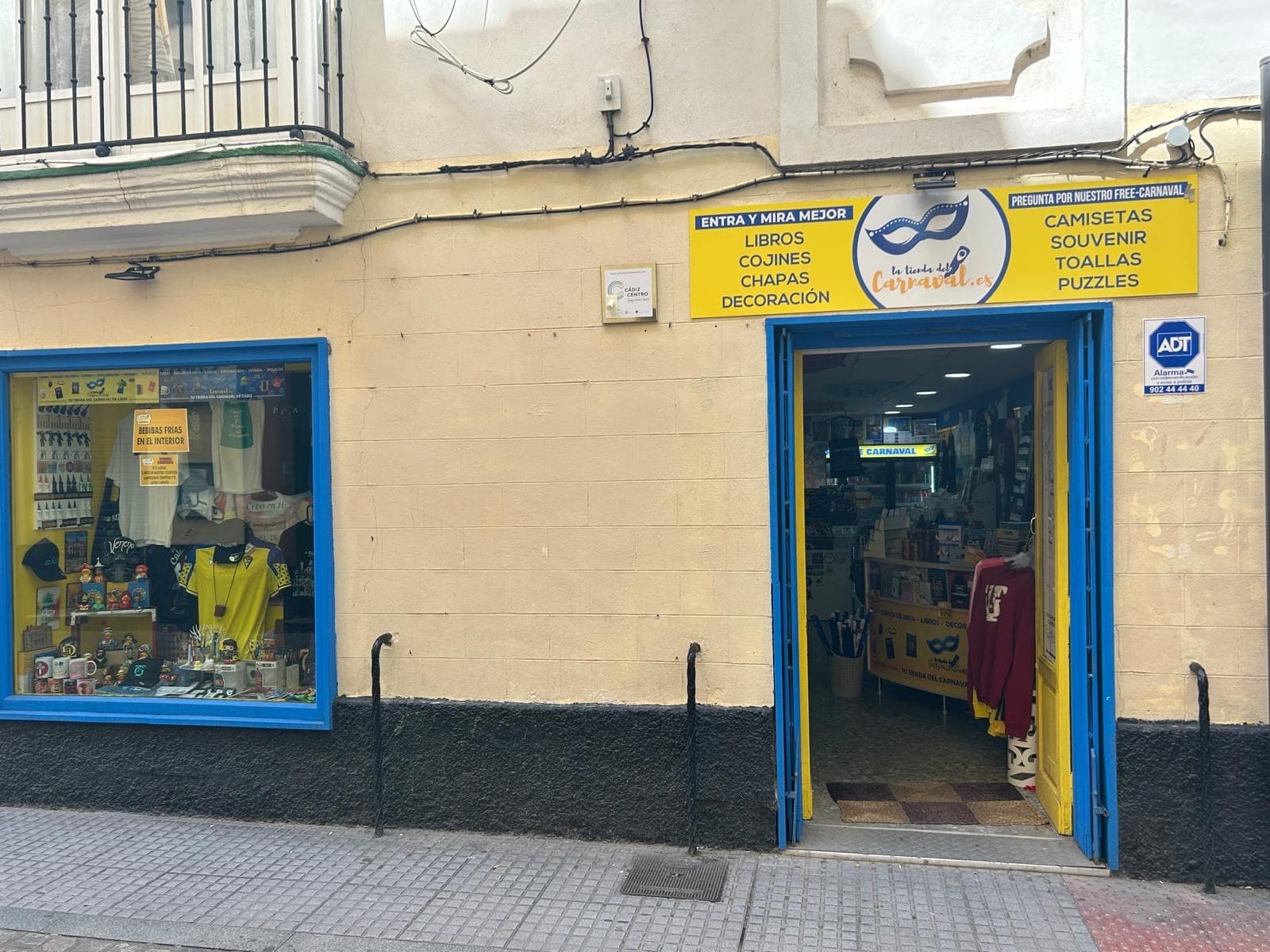 Fachada de la tienda